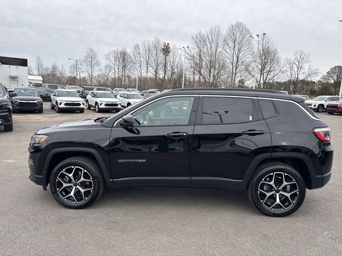 Used 2025 Jeep Compass Limited AWD/4WD image 2
