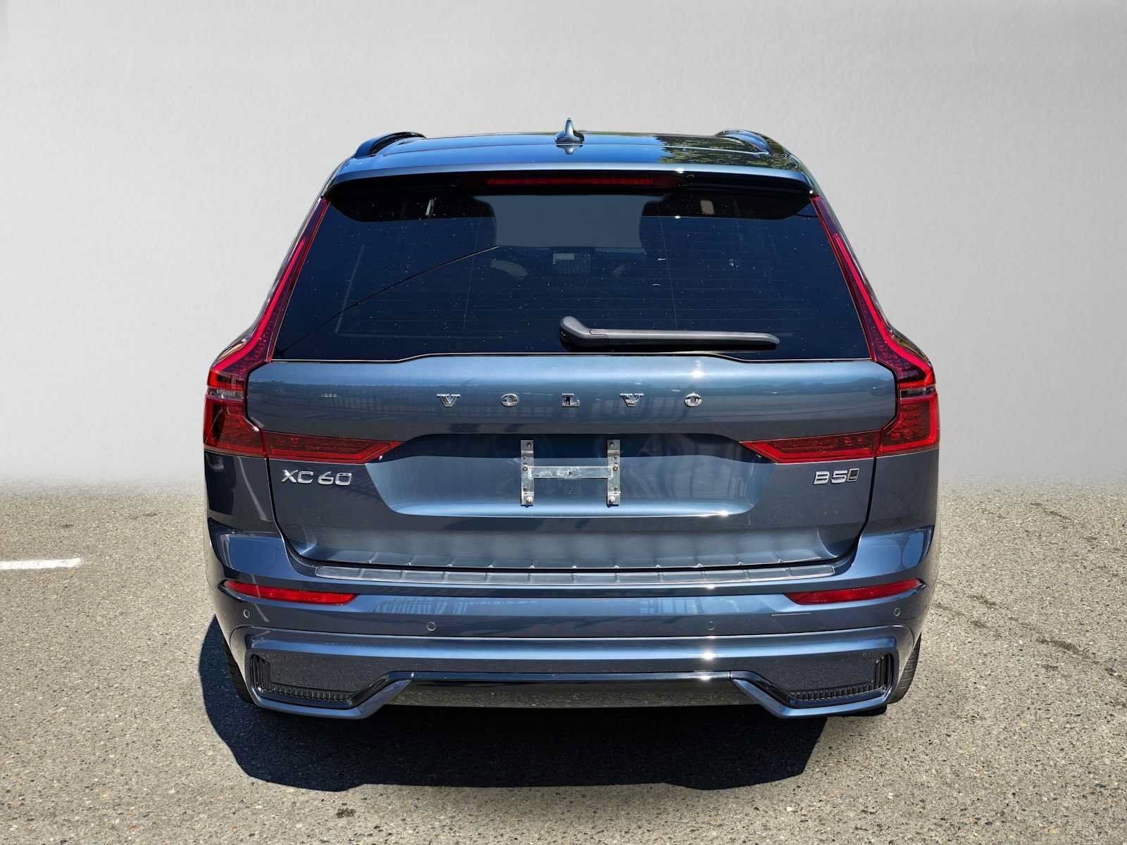 Used 2026 Volvo XC60 B5 Plus w/ Protection Package Premier AWD/4WD image 4