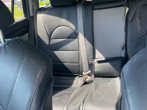 Used 2022 Toyota Highlander LE FWD image 3
