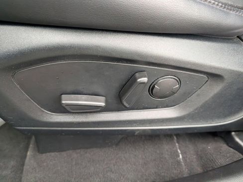 Certified 2022 Ford Explorer XLT w/ Equipment Group 202A image 9