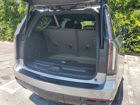 Used 2025 Cadillac Escalade Sport Platinum AWD/4WD image 15