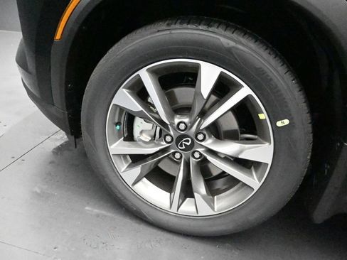 Certified 2025 INFINITI QX60 Luxe image 32