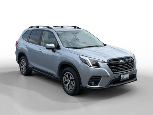 Used 2022 Subaru Forester Premium AWD/4WD image 7