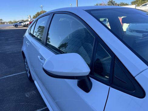 Used 2022 Toyota Corolla LE image 11