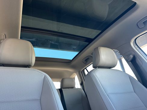 Used 2020 Volkswagen Tiguan SEL AWD/4WD image 19