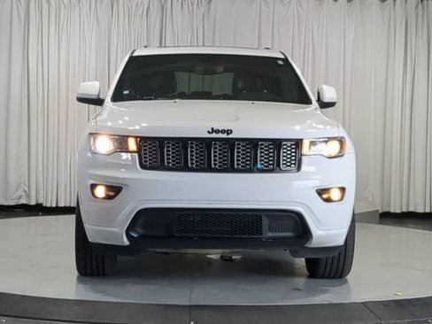 Used 2019 Jeep Grand Cherokee Altitude AWD/4WD image 4