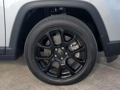 New 2026 Jeep Compass Latitude image 11