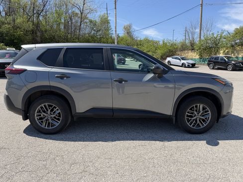 Used 2023 Nissan Rogue S image 8