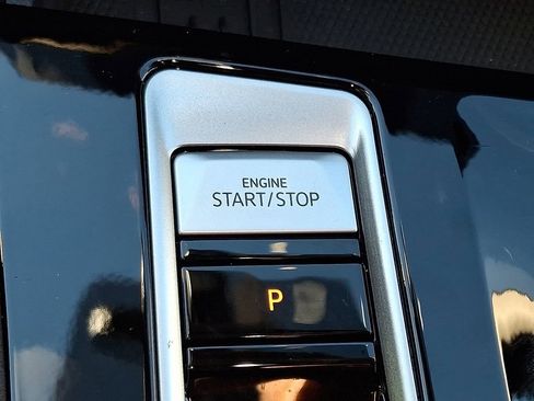 Used 2025 Volkswagen Atlas SEL Premium R-Line image 28