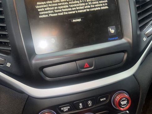 Used 2017 Jeep Cherokee Trailhawk w/ Cold Weather Group image 16