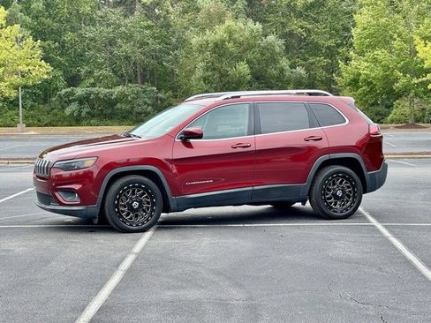 Used 2019 Jeep Cherokee Latitude w/ Popular Appearance Group image 2