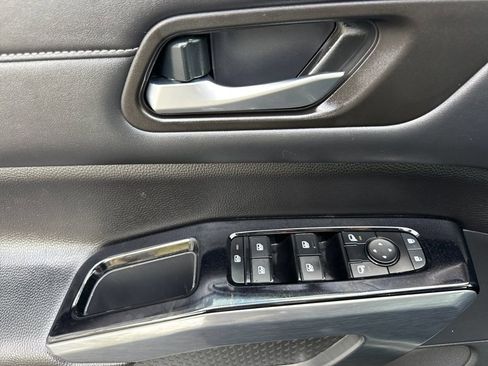 Used 2024 Nissan Pathfinder SL image 10