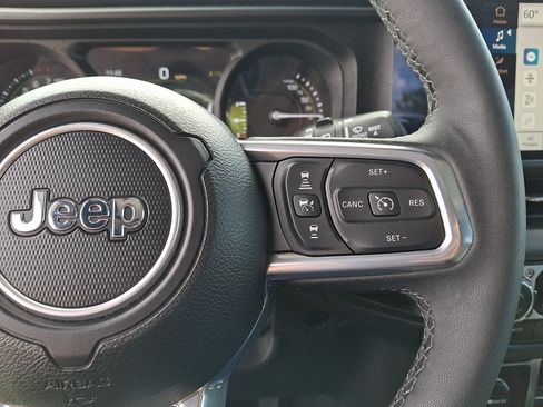 Used 2025 Jeep Wrangler Unlimited Sahara AWD/4WD image 22