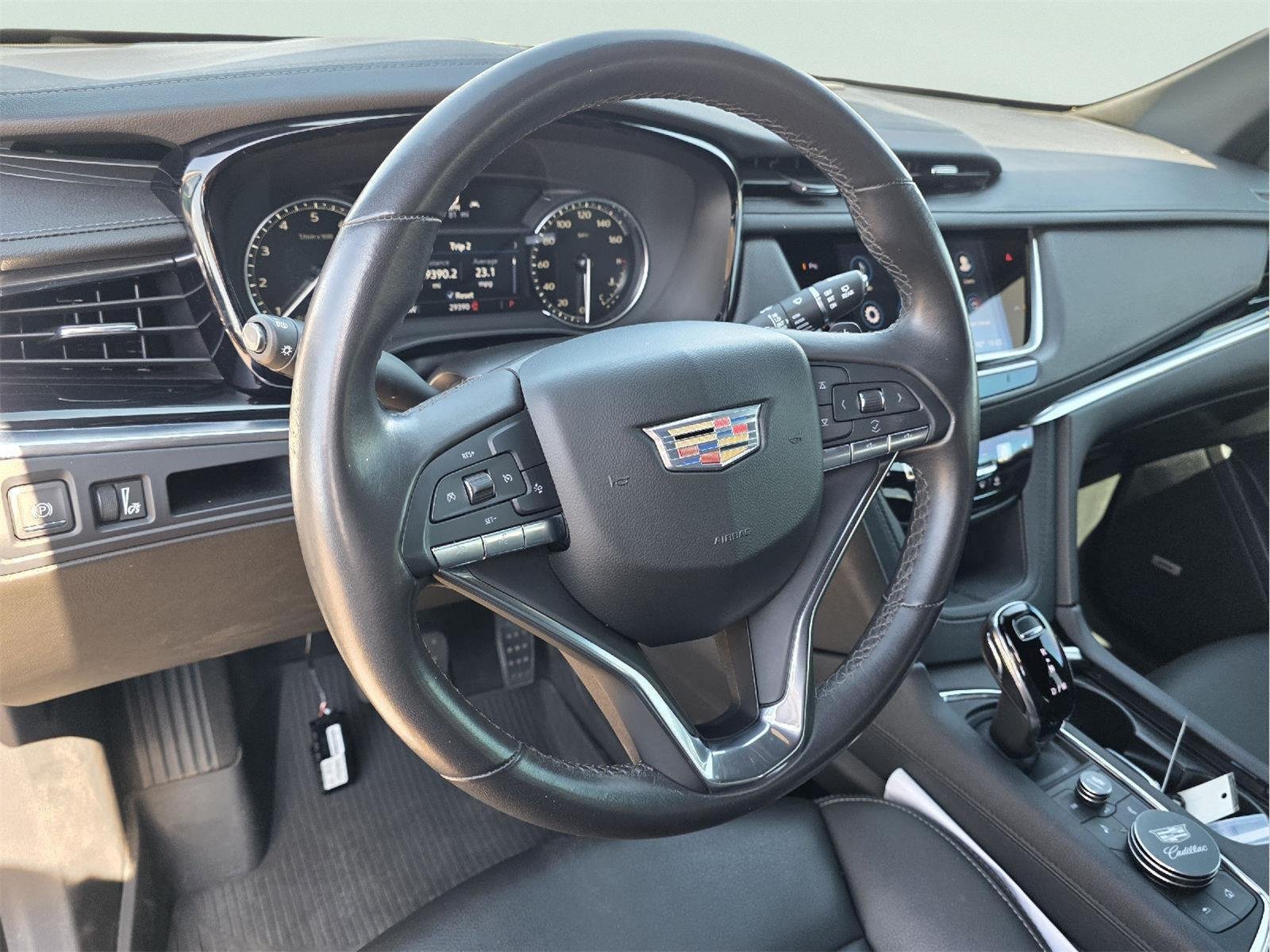 Used 2024 Cadillac XT6 Luxury w/ LPO, Floor Liner Package FWD image 10