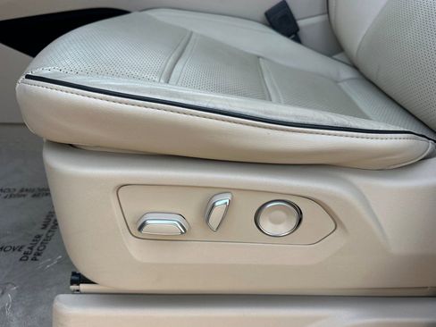 Used 2024 Cadillac Escalade Premium Luxury RWD image 13