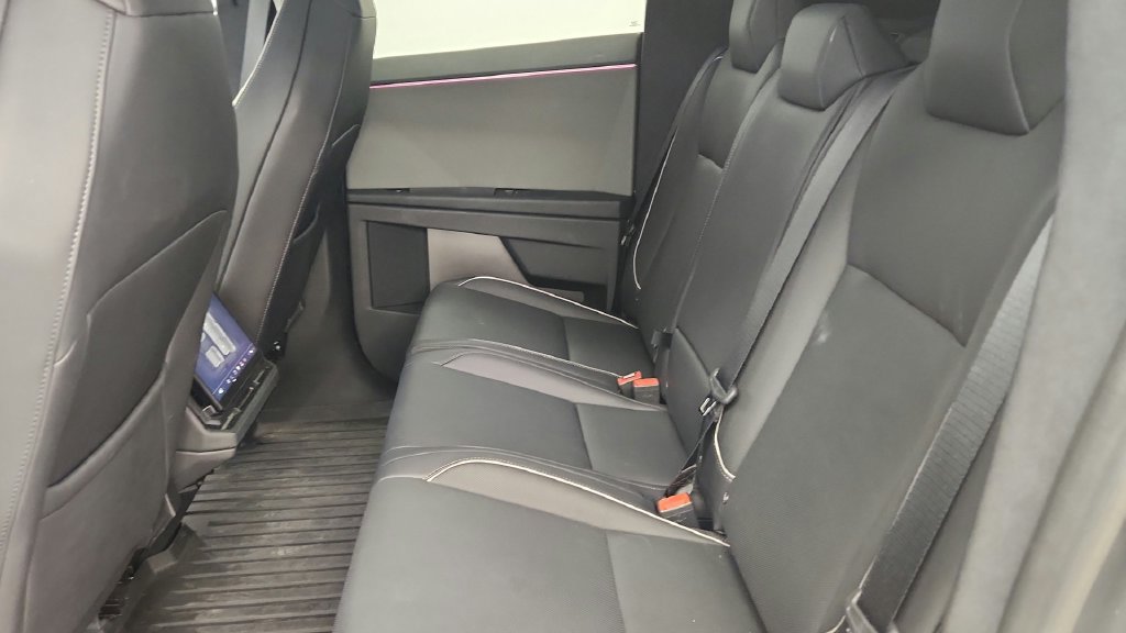 Used 2024 Tesla Cybertruck AWD Crew Cab image 34