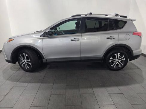 Used 2017 Toyota RAV4 LE AWD/4WD image 2