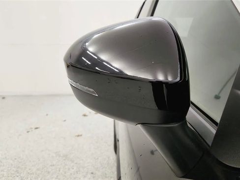 Used 2023 Nissan Rogue SV image 18