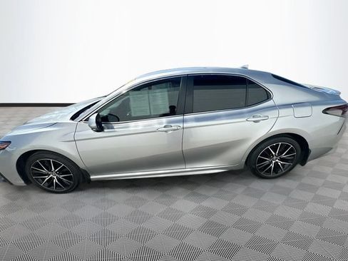 Used 2024 Toyota Camry SE FWD image 4