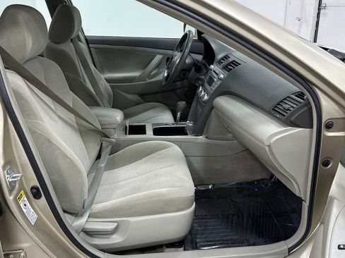 Used 2011 Toyota Camry LE image 27