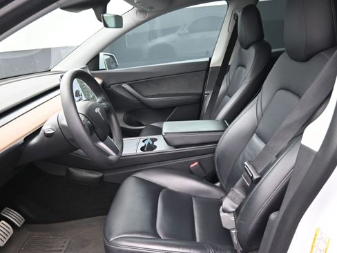 Used 2022 Tesla Model Y Performance image 16