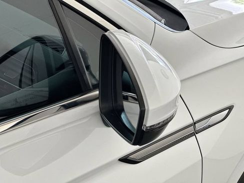 Used 2022 Volkswagen Tiguan SE w/ Panoramic Sunroof Package FWD image 10