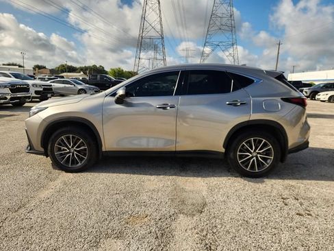 Used 2024 Lexus NX 250 FWD w/ Towing Package (2000 Lbs) image 4