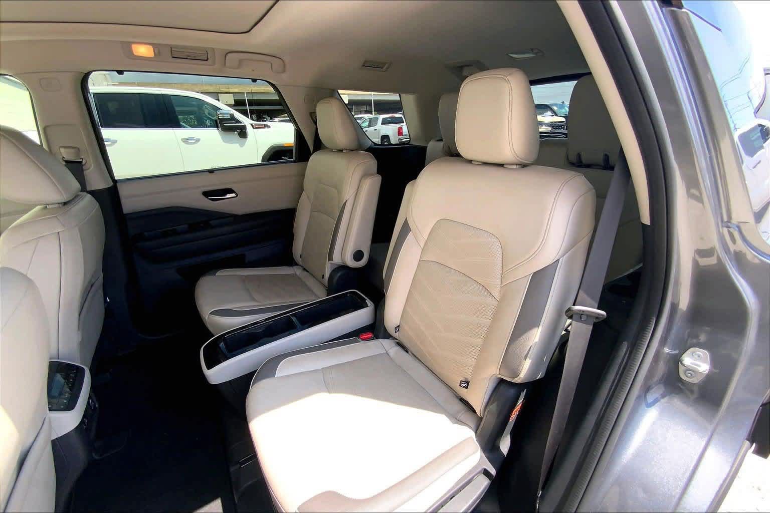 Used 2022 Nissan Pathfinder Platinum w/ Cargo Package FWD image 29