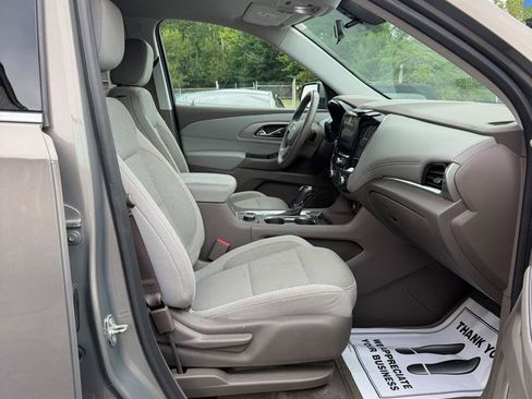 Used 2018 Chevrolet Traverse LT FWD image 19