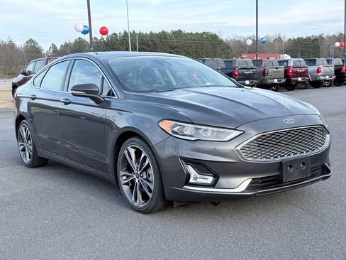 Used 2020 Ford Fusion Titanium image 2