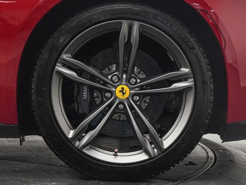 Used 2018 Ferrari GTC4Lusso image 27