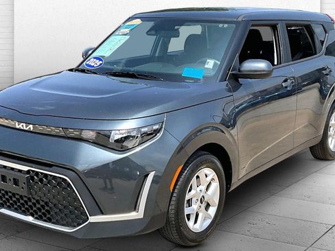 Used 2025 Kia Soul LX w/ LX Technology Package FWD image 3