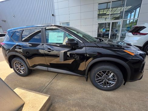 New 2026 Nissan Rogue S image 2