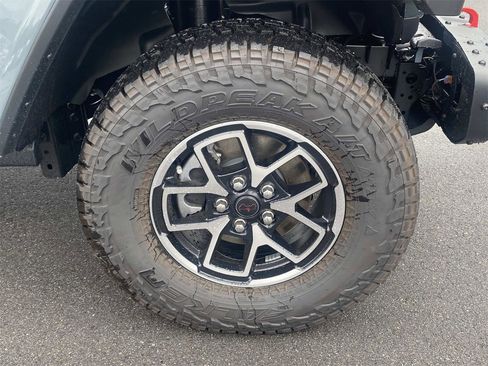 New 2025 Jeep Gladiator Rubicon image 36