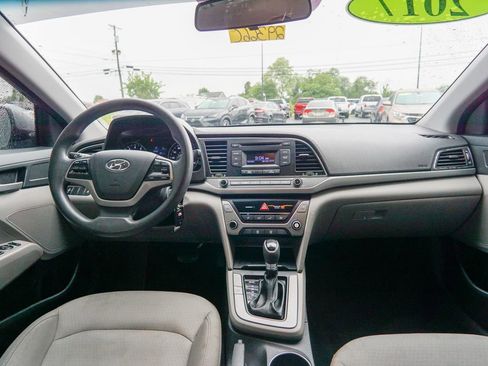 Used 2017 Hyundai Elantra SE FWD image 12