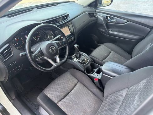 Used 2019 Nissan Rogue SV w/ Premium Package FWD image 8