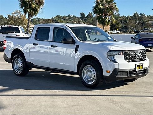 New 2025 Ford Maverick XL image 3