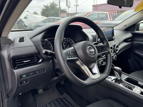 Used 2025 Nissan Sentra SV FWD image 9