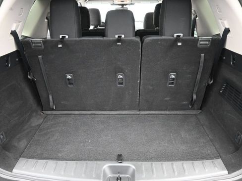 Used 2025 Nissan Pathfinder S AWD/4WD image 14