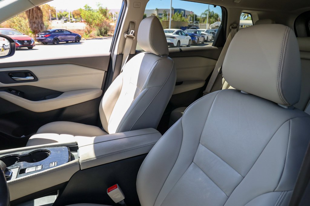 Used 2023 Nissan Rogue SL w/ SL Premium Package FWD image 16