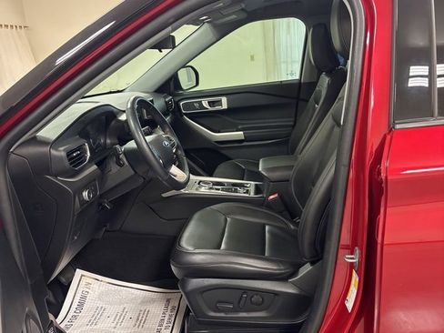 Used 2022 Ford Explorer XLT w/ Equipment Group 202A AWD/4WD image 11