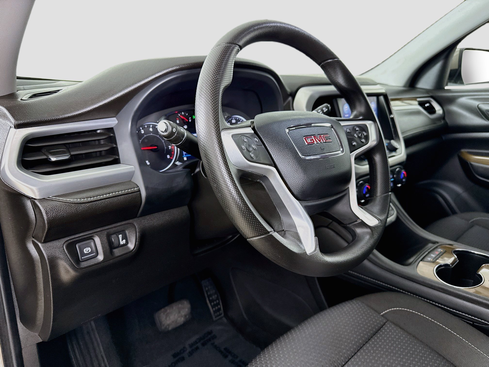 Used 2023 GMC Acadia SLE FWD image 11