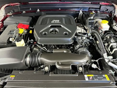 Used 2021 Jeep Wrangler Unlimited Sahara AWD/4WD image 37