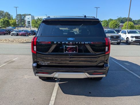 Certified 2025 Ford Expedition Platinum w/ Driver's Package AWD/4WD image 5