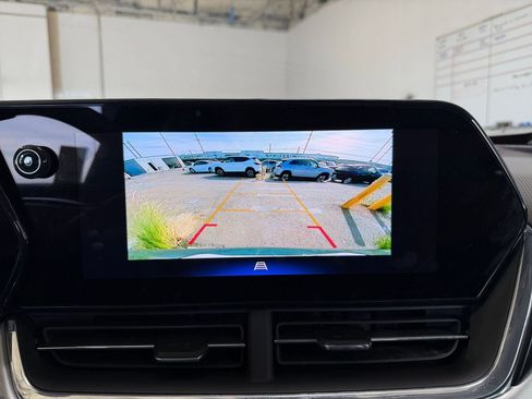 Used 2025 Chevrolet Trax LT image 17