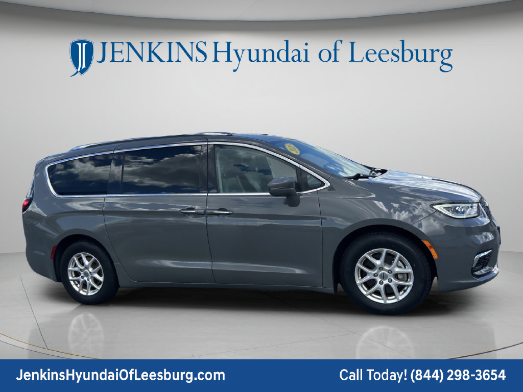 Used 2021 Chrysler Pacifica Touring-L FWD image 2