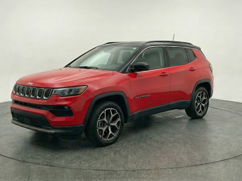 Used 2025 Jeep Compass Limited AWD/4WD image 3