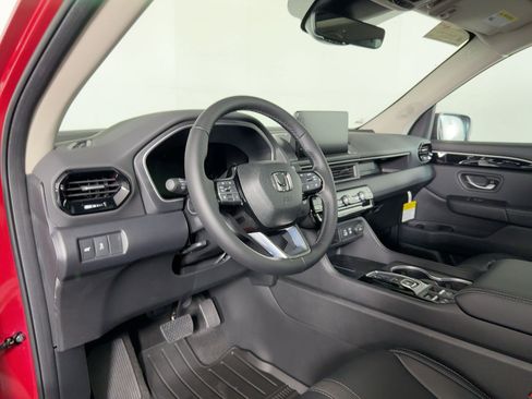 New 2025 Honda Pilot Touring image 4