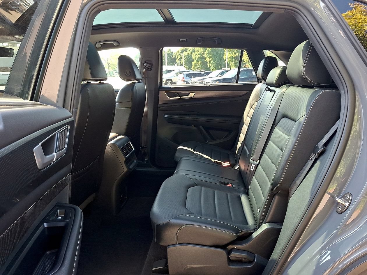 Used 2025 Volkswagen Atlas Cross Sport SEL AWD/4WD image 10
