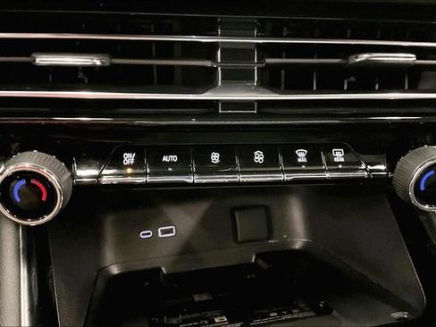 Used 2025 Chevrolet Traverse RS w/ LPO, Floor Liner Package AWD/4WD image 31